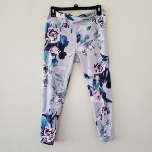 Fabletics Define Mid Rise Capri Legging Sz.M